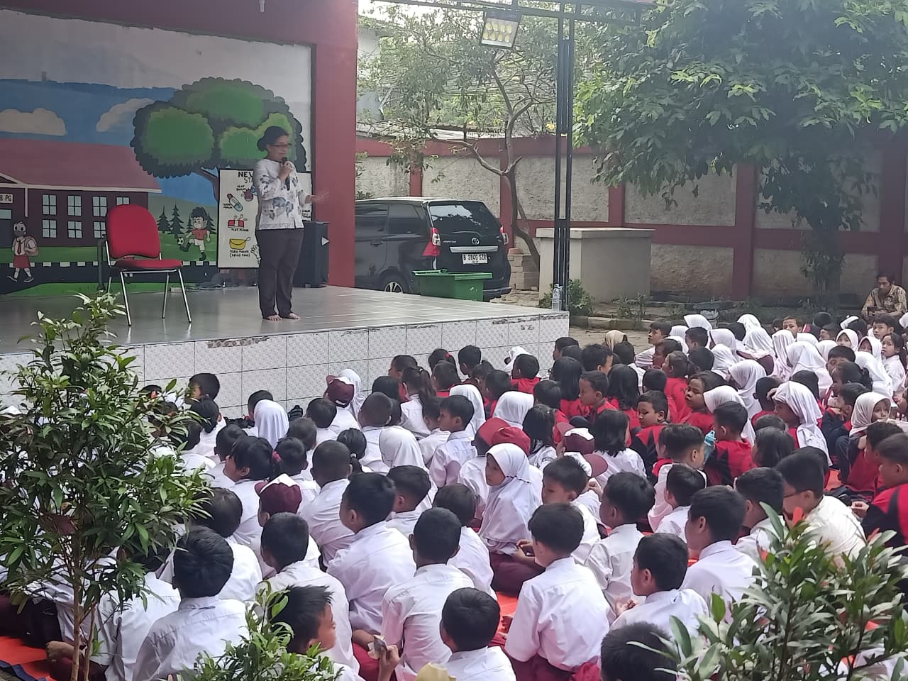 Wisata LiterAsyik Ke SDN Cipinang Besar Selatan 12